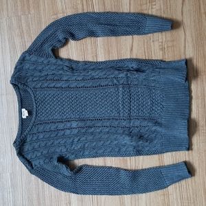 Gray knit long sleeve sweater